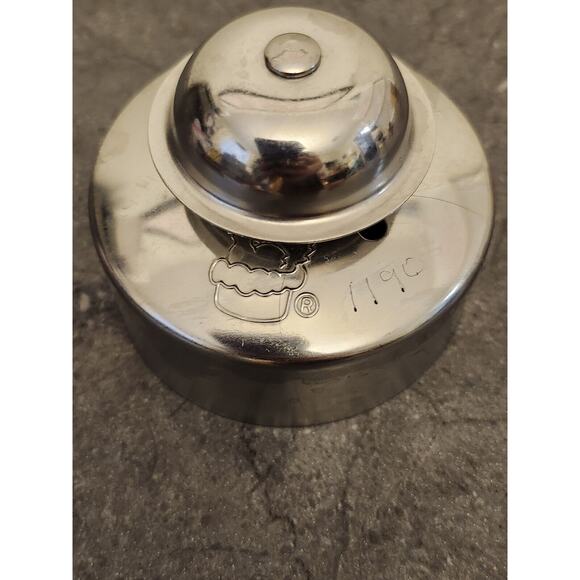 Pampered Chef 3" Cut-N-Seal Pastry and Sandwich Maker Press - Picture 2 of 4